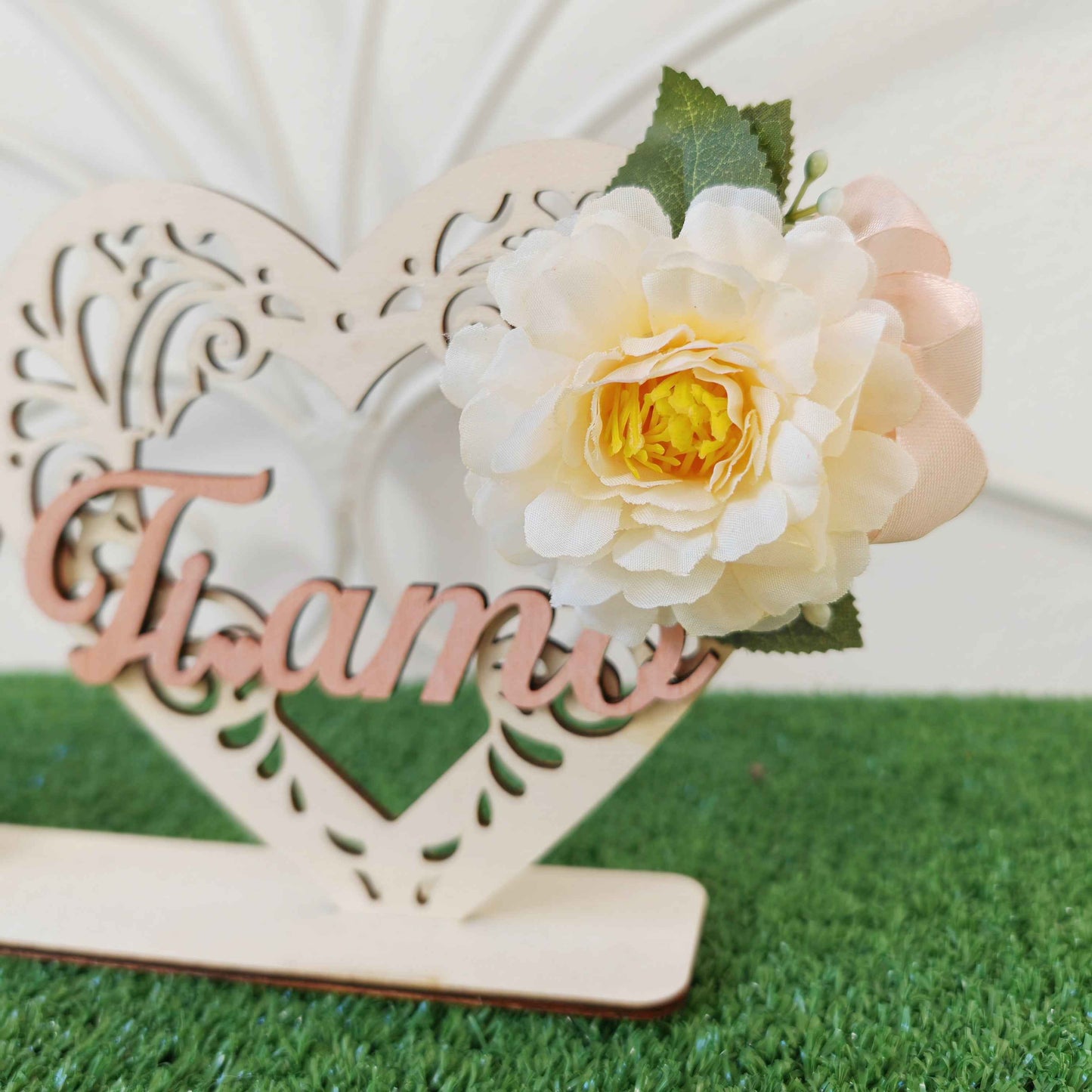 Doppio cuore in legno floreale