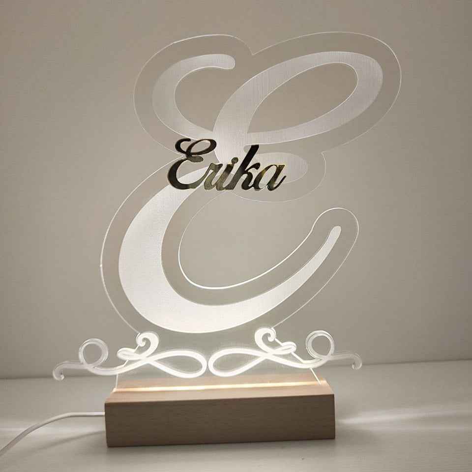 Lampada Iniziale con nome a rilievo