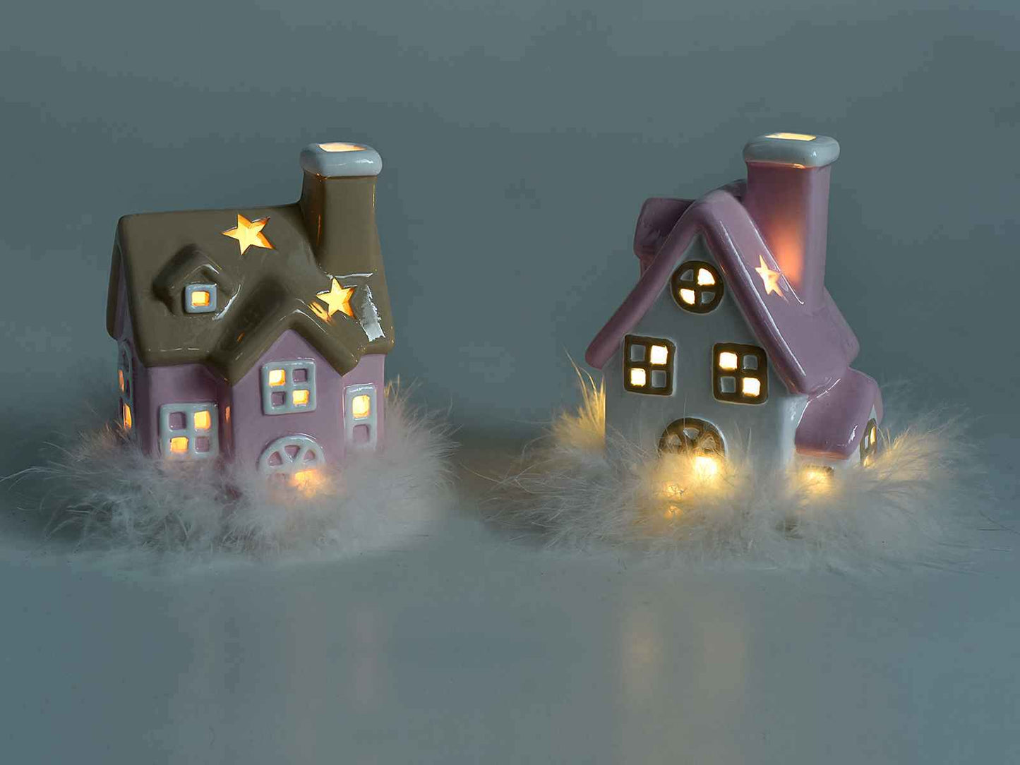 Casetta in ceramica rosa e beije luminosa