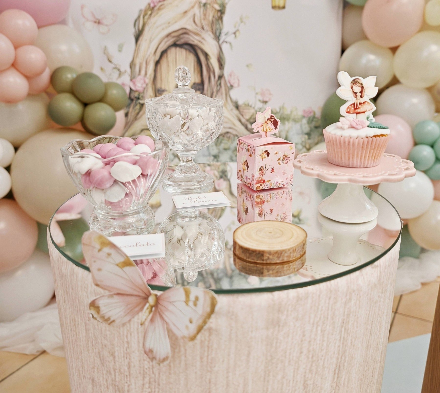Confettata e candy table a tema fiaba per bambina