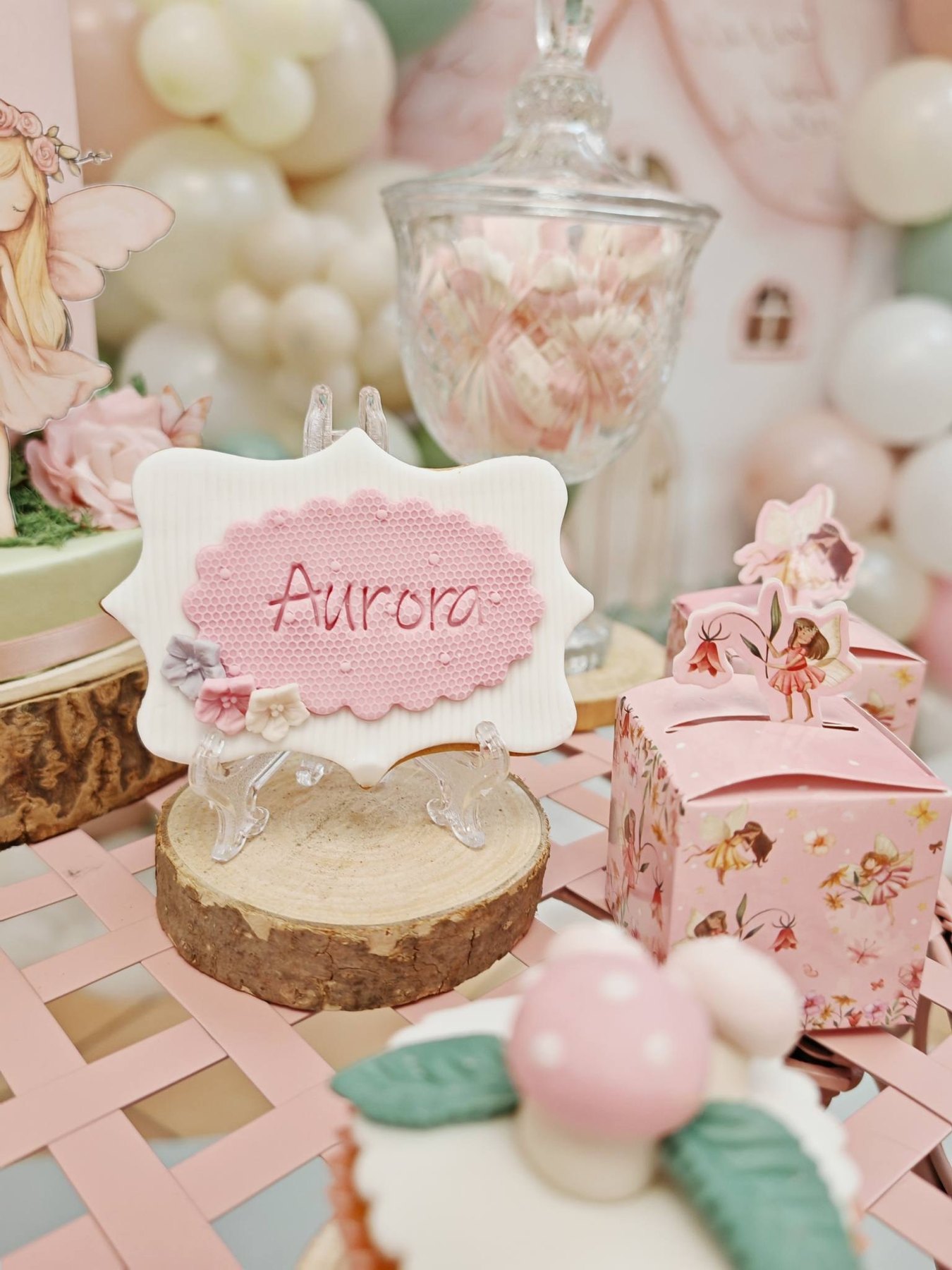 Dettaglio personalizzato con nome Aurora per festa bambina a tema fiaba