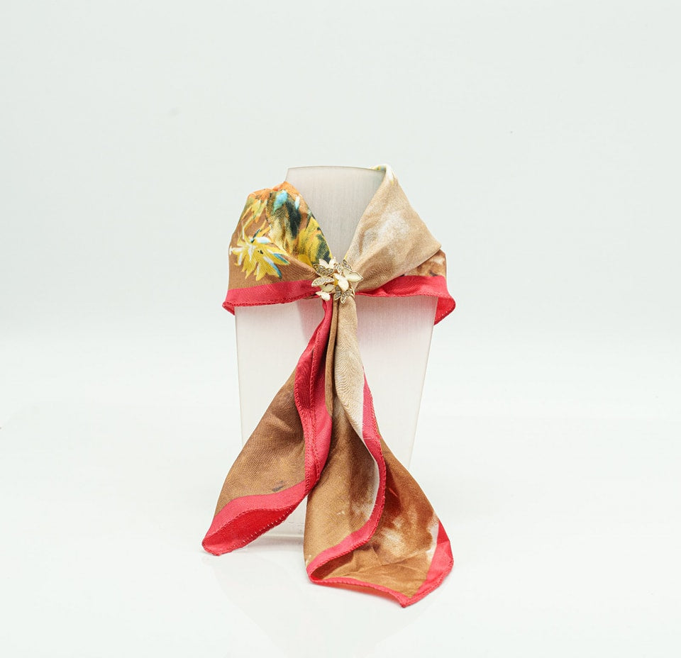Foulard gioiello rosso fantasia con gancio centrale