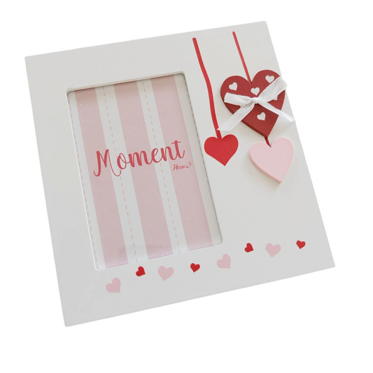 Cornice bianca cuore