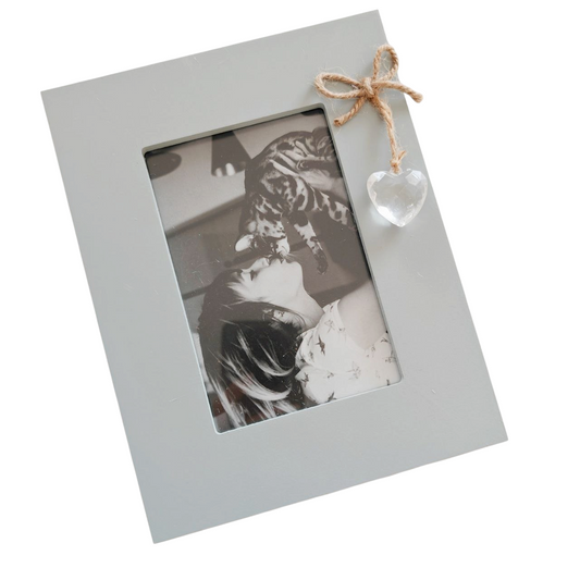 Cornice grigia con cuore