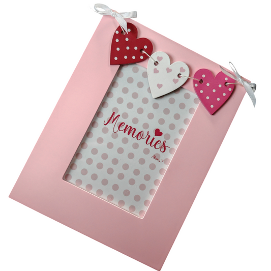 Cornice rosa con cuori in legno
