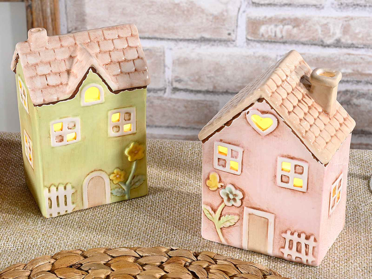 IN ARRIVO Casetta ceramica rosa con luce led