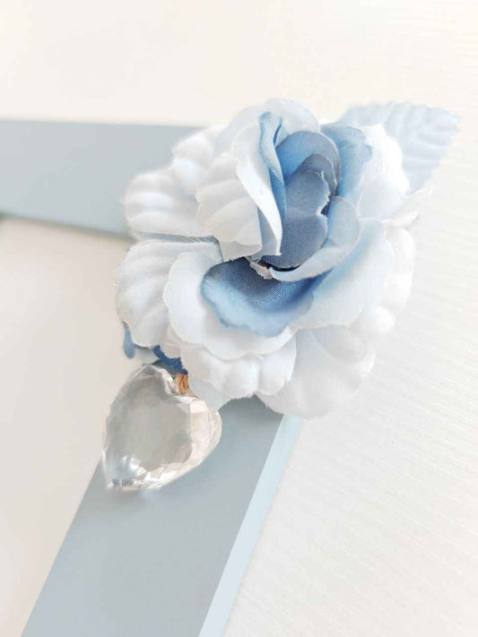 Cornice bluette con fiore
