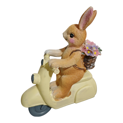 Coniglio con fiori lilla e rosa